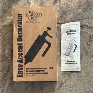 The Pampered Chef Easy Accent Decorator with Six Tips;New in Original Packaging